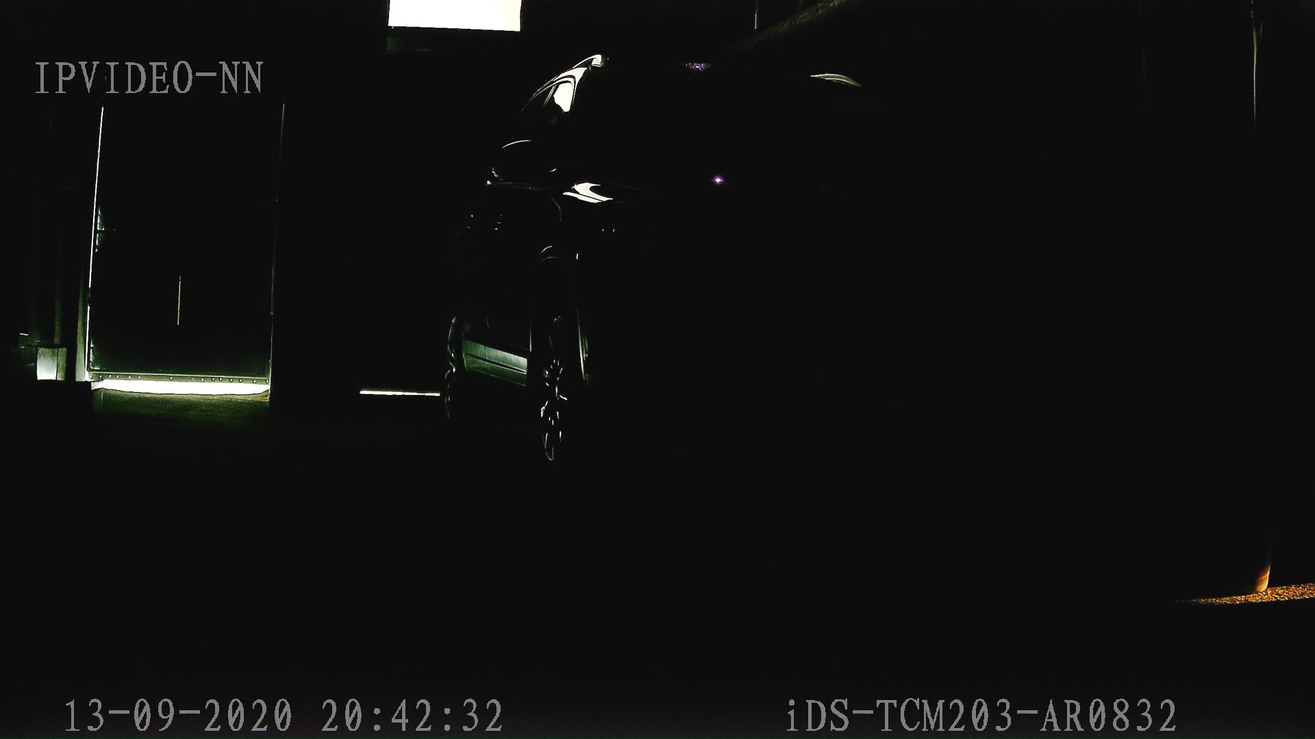 съёмка в полной темноте при отключенной ИК HIKVISION iDS-TCM203-AR0832 (850)